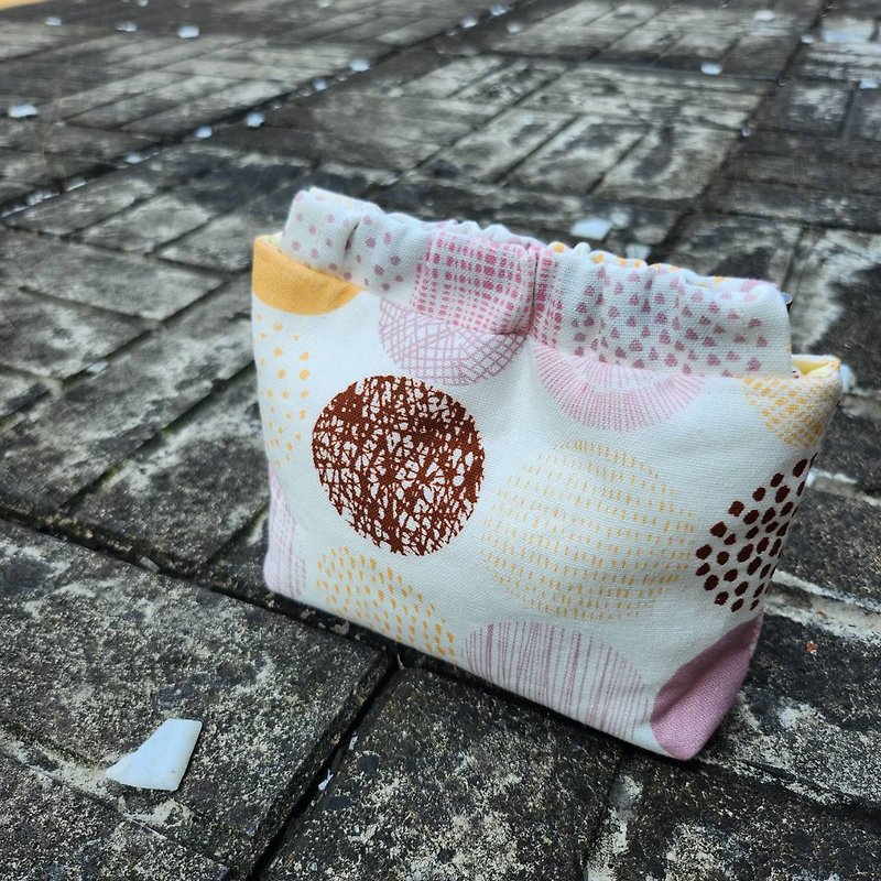 [Purely handmade] Shrapnel kiss lock bag cosmetic bag wallet storage bag - กระเป๋าเครื่องสำอาง - ผ้าฝ้าย/ผ้าลินิน สีน้ำเงิน
