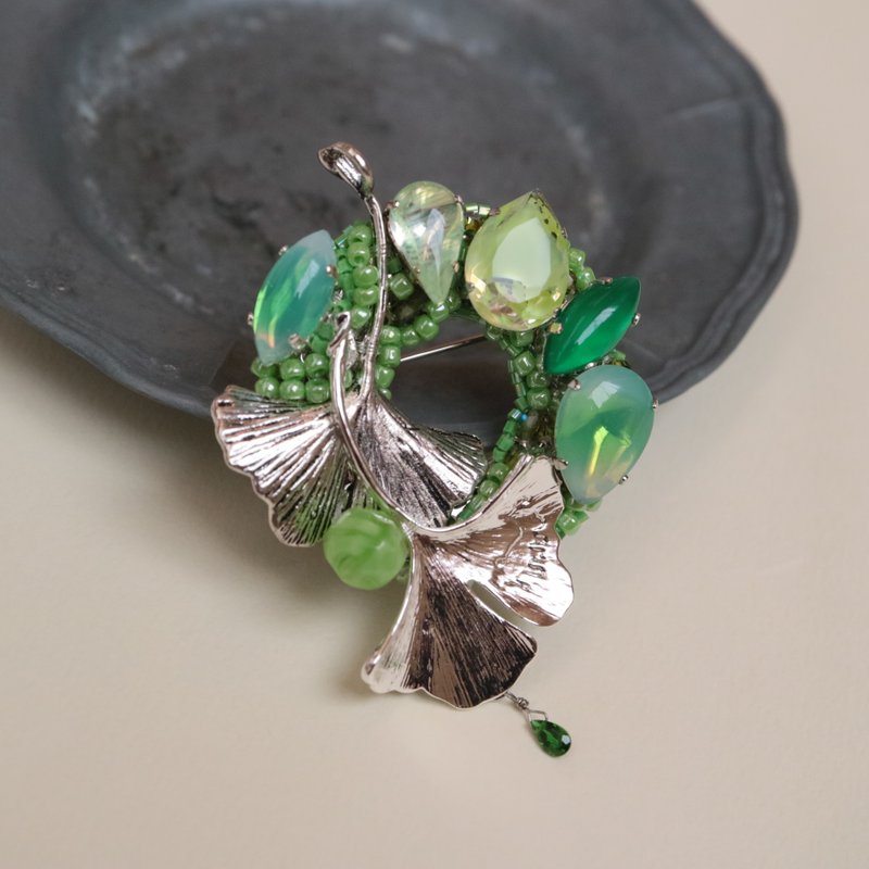 Ginkgo Tree Line in Jingu Gaien, Bright Green, Brooch, Ginkgo, Late Autumn, Early Winter, Leaf, Green, Fresh Green, Deep Green, Gibre Glass, Sabrina Glass, Vintage Glass, Chrome Diopside - Brooches - Glass Green