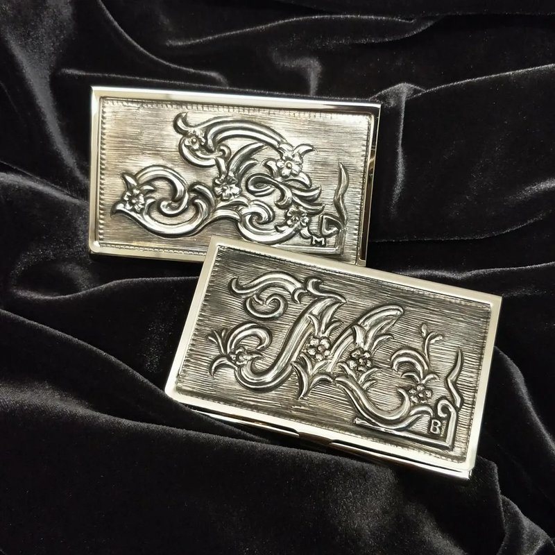 Tin carving European pattern business card box - Card Stands - Other Metals Silver