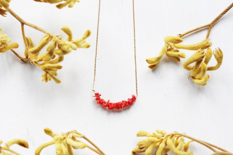 經典不規則天然石微笑款式Coral紅珊瑚短項鍊 - 項鍊 - 寶石 紅色