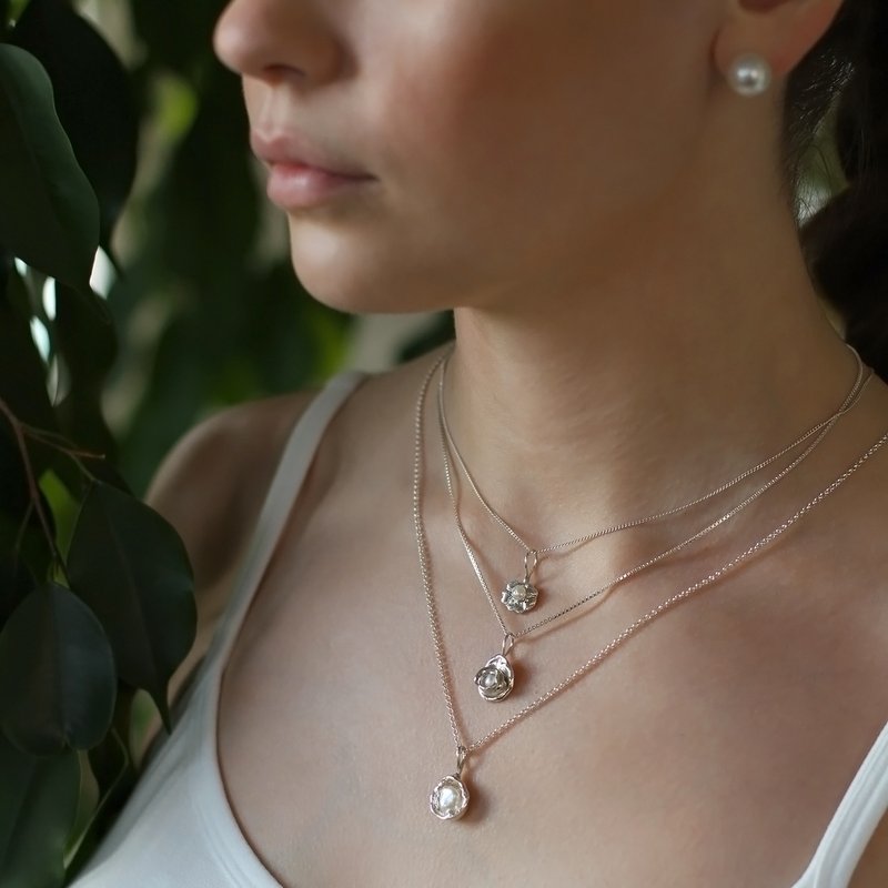 Handmade Molten Silver Flower Necklace with Pearl Water Cast Organic Jewelry - 項鍊 - 珍珠 銀色