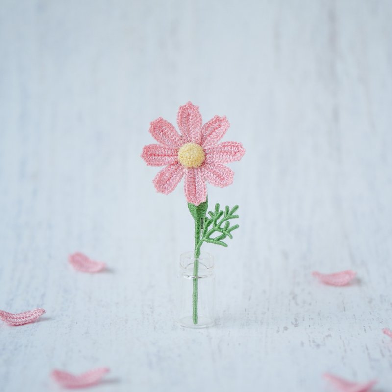 Pink cosmos brooch, made to order, lace knitting, handmade, autumn flower lover, cosmos - เข็มกลัด - งานปัก สึชมพู