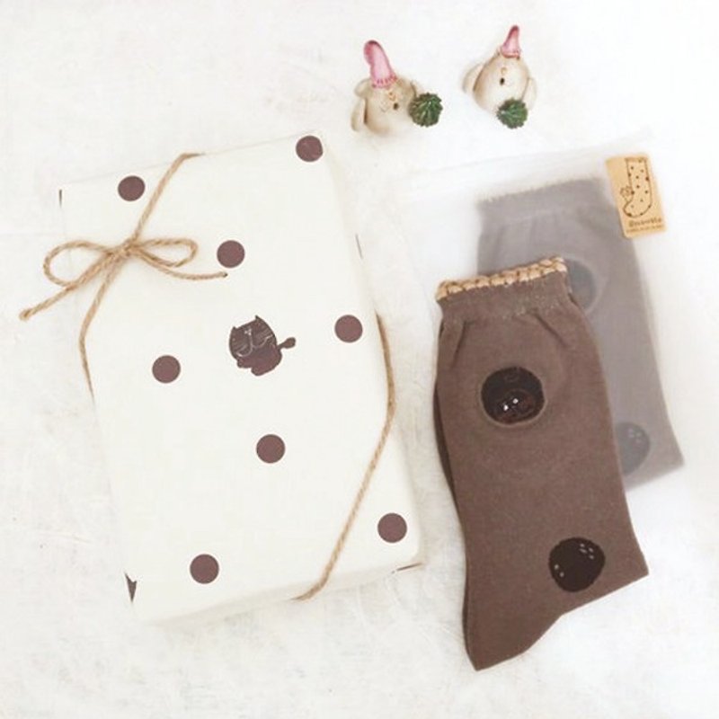 Pearl milk tea Jeep cat stockings two into the gift box random plus a postcard - ถุงเท้า - ผ้าฝ้าย/ผ้าลินิน สีนำ้ตาล
