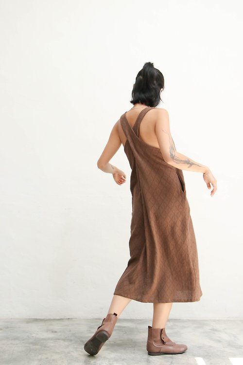 OMAKE TAIWAN OMAKE 菱形織紋疊背洋裝 深棕