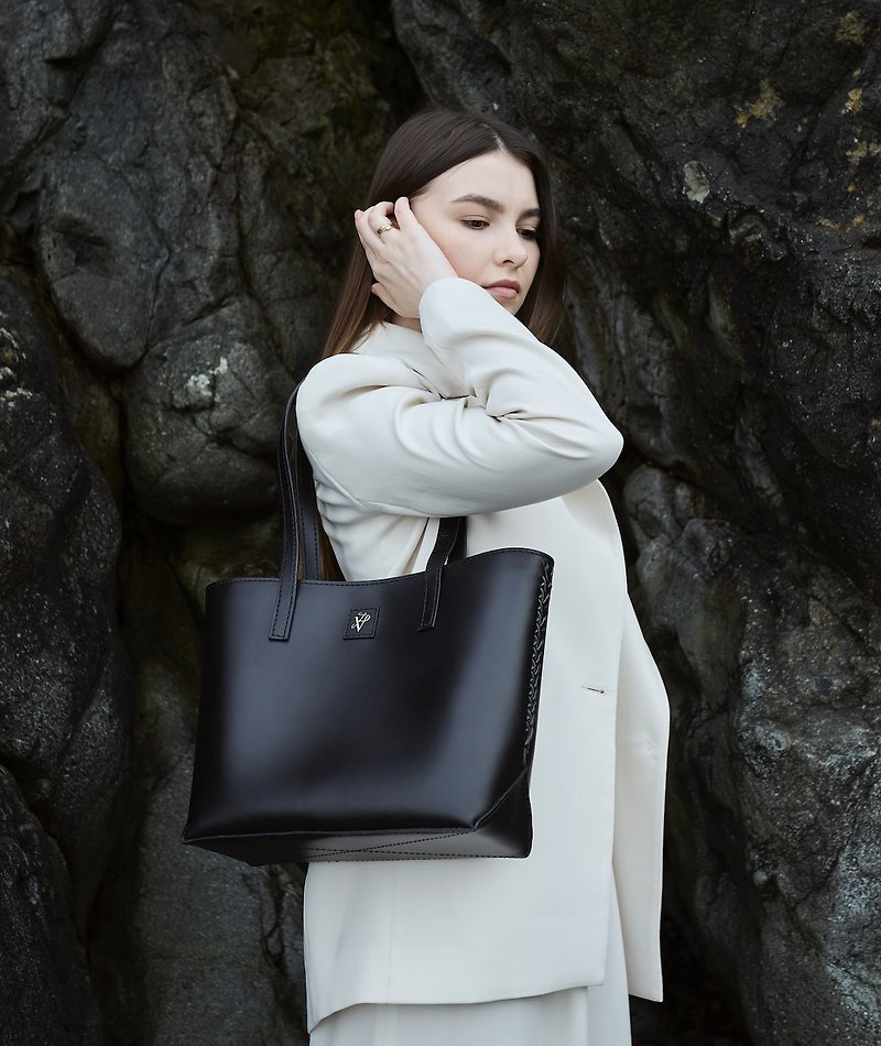 Tote bag / under the laptop / Italian leather / handmade - Handbags & Totes - Genuine Leather Black