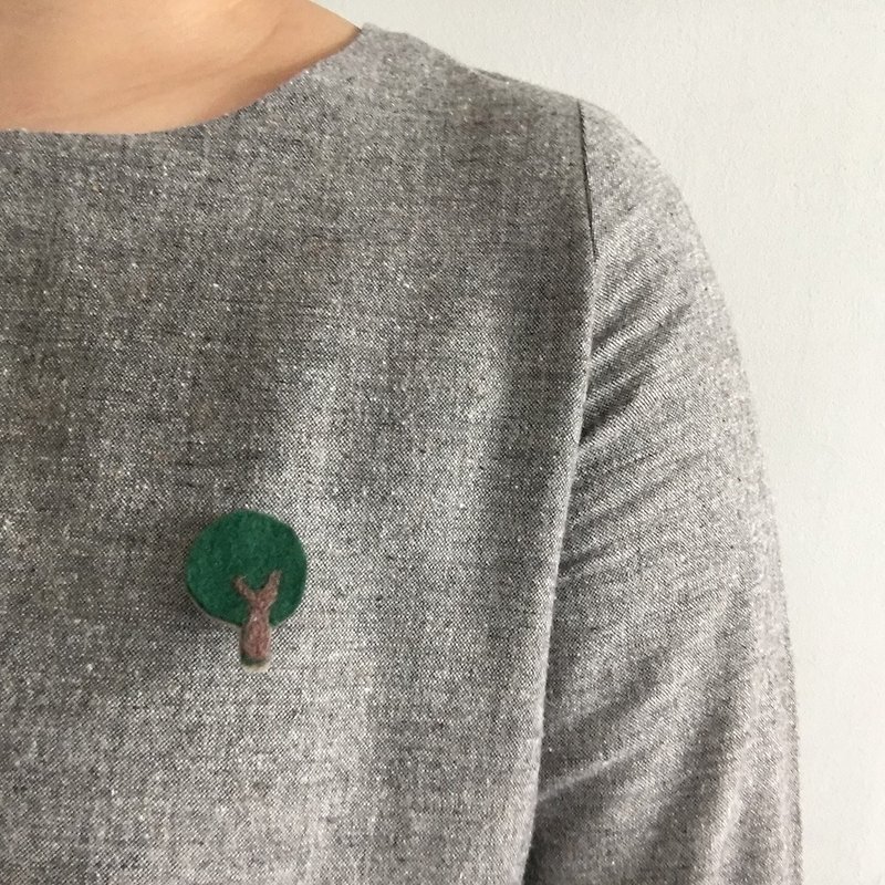 Handmade wool felt brooch : round shape tree - 胸針 - 羊毛 綠色