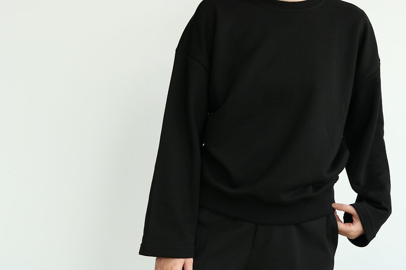 Wide sleeve sweatshirt in black - เสื้อฮู้ด - ผ้าฝ้าย/ผ้าลินิน สีดำ