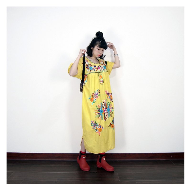A‧PRANK :DOLLY :: 復古著VINTAGE黃色墨西哥手工刺繡洋裝(D804028) - 洋裝/連身裙 - 棉．麻 黃色
