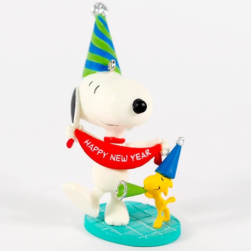 Snoopy Charm - Happy New Year (Hallmark-Peanuts Snoopy Charm) - ตุ๊กตา - วัสดุอื่นๆ สีเขียว