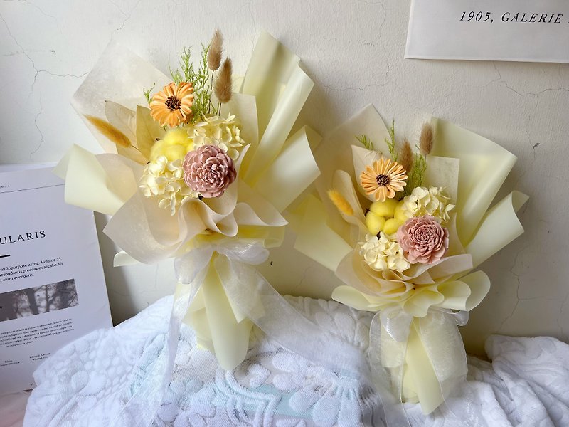 [Graduation Bouquet] flower-of-life yellow, pink and blue Korean style small sun bouquet - ช่อดอกไม้แห้ง - พืช/ดอกไม้ หลากหลายสี