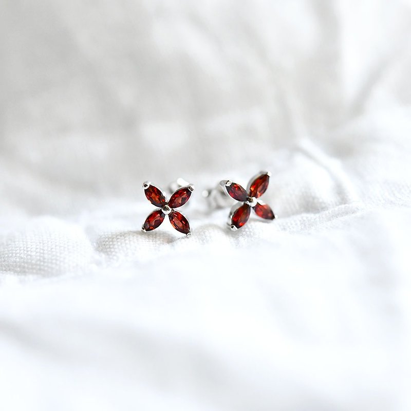 Stone garnet flower stud earrings earrings symbolizing fruit fulfillment of love birthstone of January - Earrings & Clip-ons - Gemstone Red