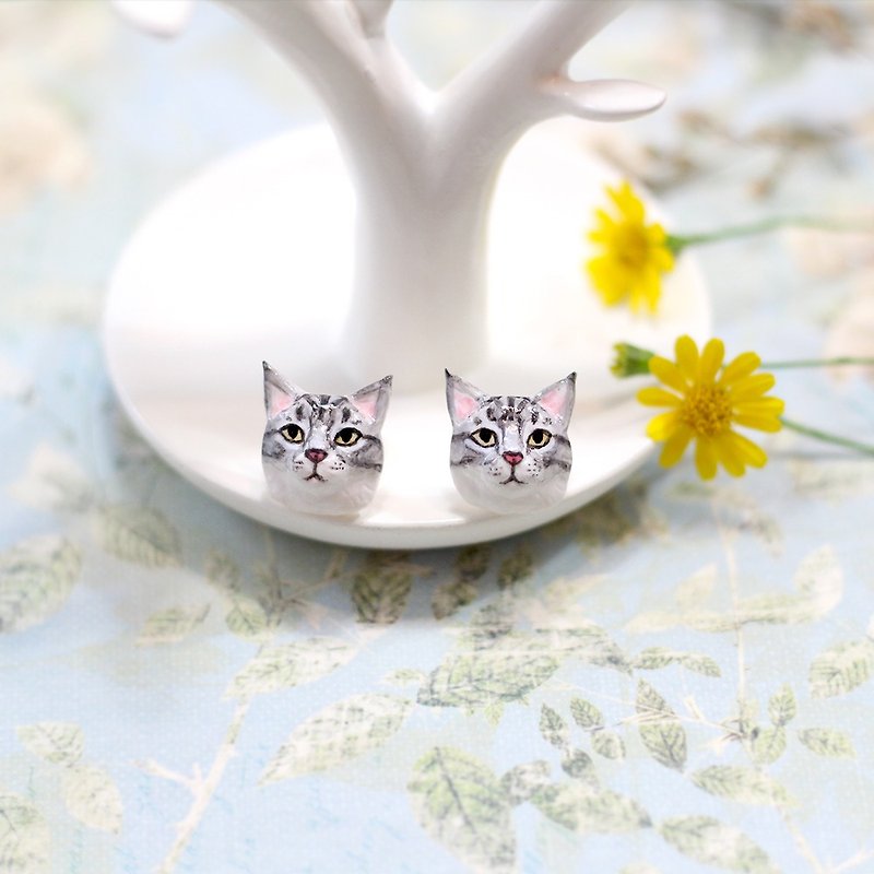 Maine Coon cat Earrings, Cat Stud Earrings, cat sculpture, cat lover gifts - ต่างหู - ดินเหนียว สีเทา