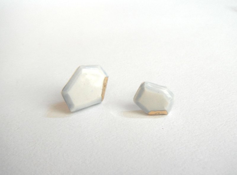 katachi pottery pierce (white) - Earrings & Clip-ons - Pottery 