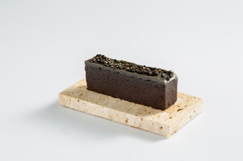 Black sesame brownie 6 inches - เค้กและของหวาน - วัสดุอื่นๆ 