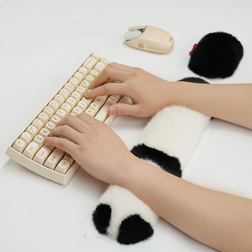 HEY MIX FRIENDS HMF毛絨熊貓造型鍵盤托鼠標托套裝是一份完美的辦公桌裝飾禮物