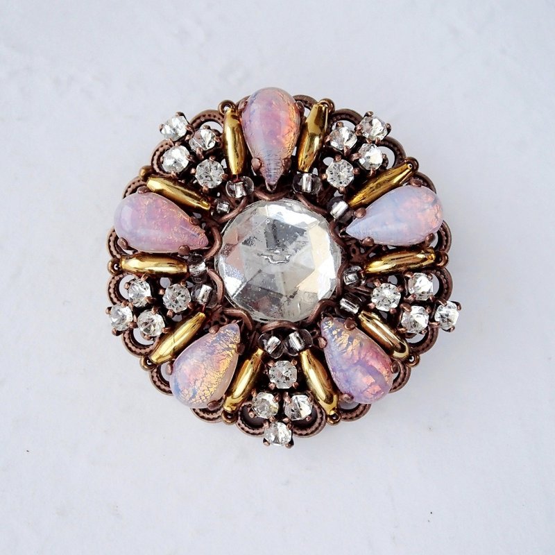 Glass Opal Rhinestone Brooch in Vintage Style - Jewelry by mdmButiik - 胸針 - 玻璃 粉紅色
