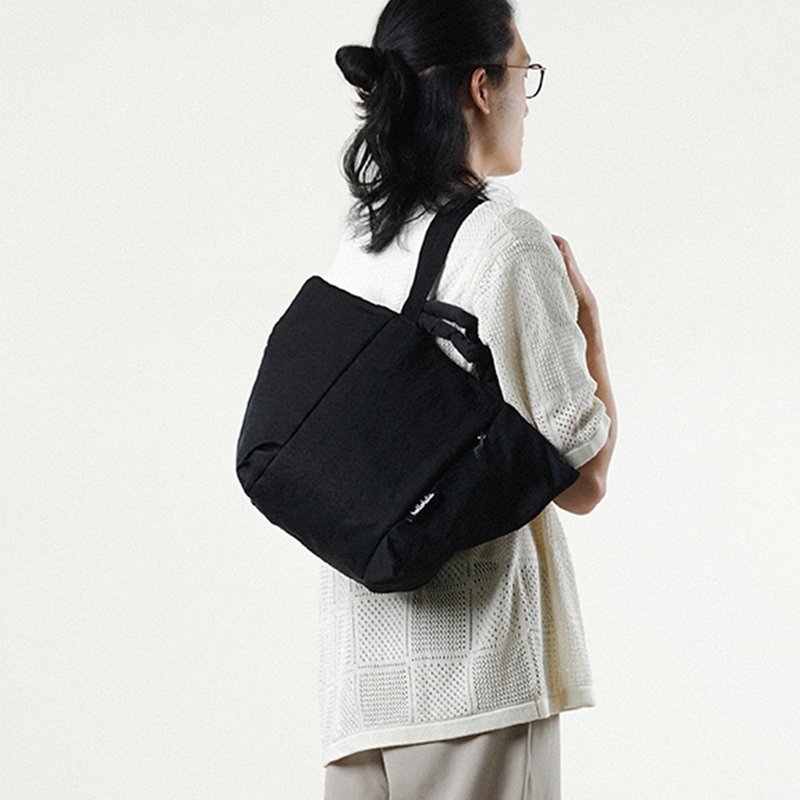 【FW25全新Wander系列】KYLIE 可調節兩用手提包L號 (翠黑色) - 側背包/斜背包 - 環保材質 黑色