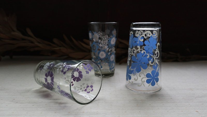 Early water cup - flush / carambola / Phnom Penh blue petals (cutlery / old / old / glass / flower) - Cups - Glass Multicolor