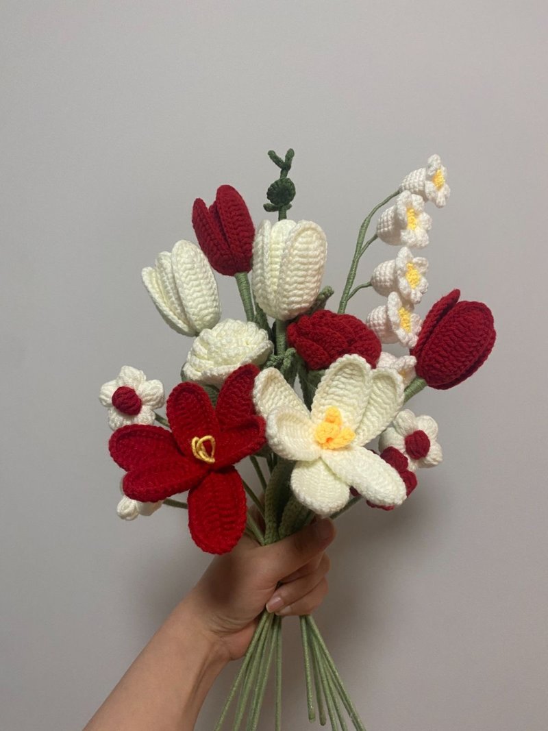 Flower Bouquet Crochet in Red Tone - 擺飾/家飾品 - 棉．麻 紅色
