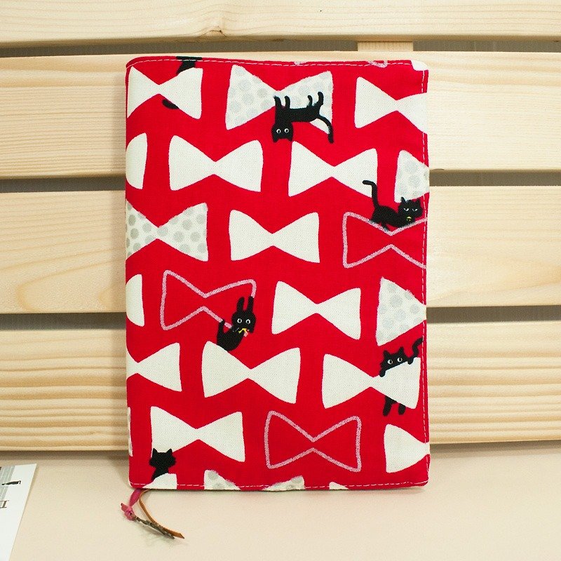 A5 / 25K adjustable multi-functional clothes book / cloth slipcase -A1 tied ribbon kitty (red) - Notebooks & Journals - Cotton & Hemp Red