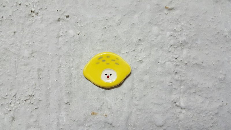 Little Lemon Baby Ceramic Pin - เข็มกลัด - ดินเผา สีเหลือง