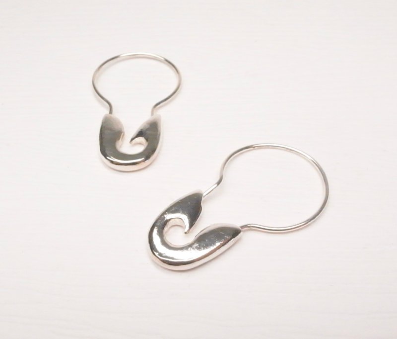 二毛銀【厚實別針大圈造型耳環】純銀。賣單一只 - 耳環/耳夾/耳骨夾 - 純銀 銀色