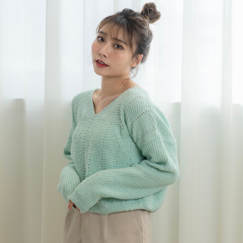 Large V-neck short knitted sweater four colors - สเวตเตอร์ผู้หญิง - เส้นใยสังเคราะห์ สีนำ้ตาล