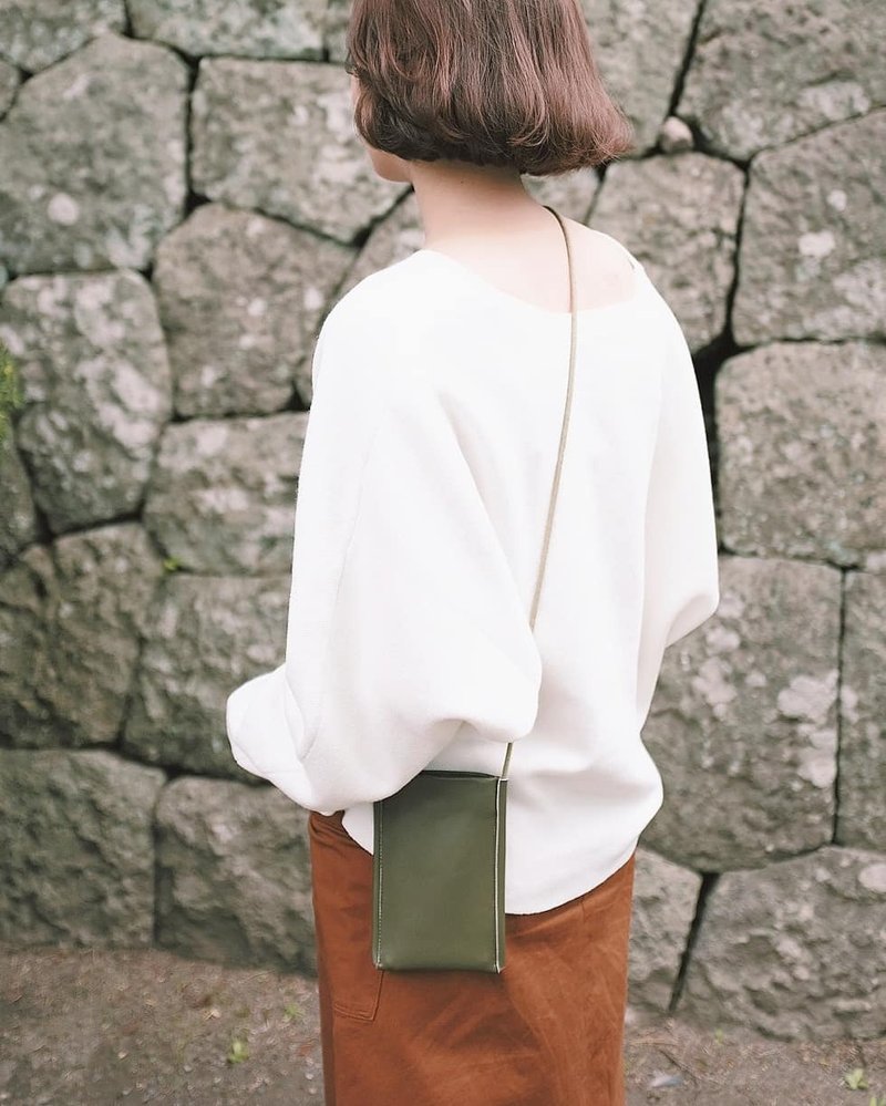 斜挎包 WHITEOAKFACTORY Tin bag - Neck and crossbody pouch for phone , card (Olive) - 其他 - 人造皮革 綠色