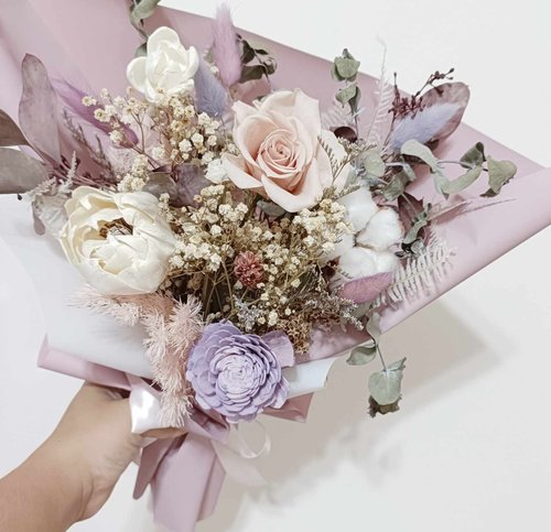 Kinki 手作Studio 奶茶粉玫瑰永生乾燥花束 求婚告白捧花外拍週年畢業生日交換禮物