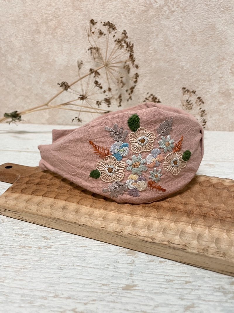 刺繡髮箍-香堇(寬藕粉) - 髮夾/髮圈 - 棉．麻 多色