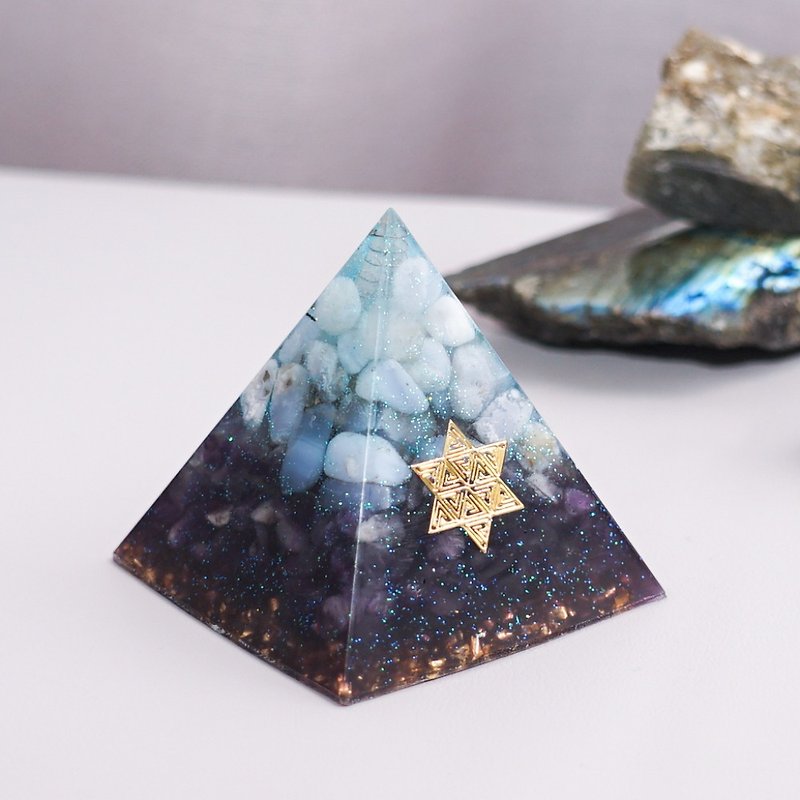 [Amethyst, Blue Chalcedony] Orgonite Crystal Energy Pyramid 6x6cm - Items for Display - Crystal Multicolor