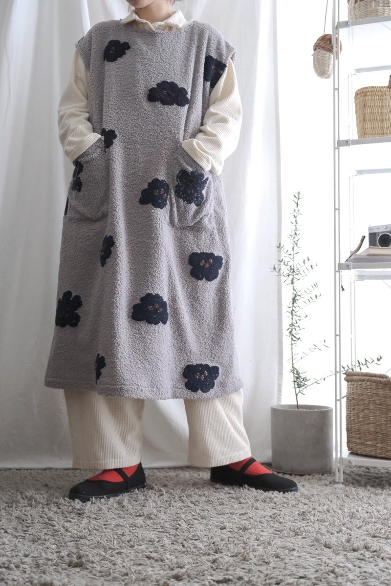 冬天的衣刺繡絨毛藍花長版背心洋裝 - 女毛衣/針織衫 - 棉．麻 灰色