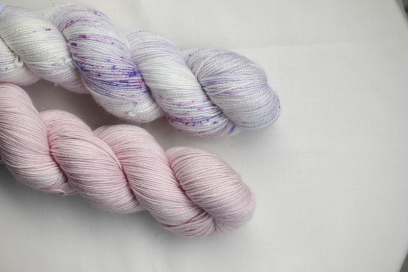 Whisper of Oz- Sparkly Yarn- Australia Merino- Lavendar - เย็บปัก/ถักทอ/ใยขนแกะ - ขนแกะ สีม่วง