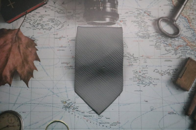素色暗紋淺灰色真絲領帶/商務男necktie - 領帶/領帶夾 - 絲．絹 灰色