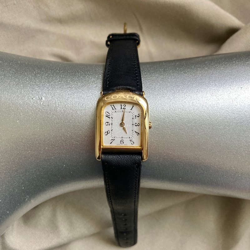 COACH Swiss classic horseshoe-shaped three-dimensional logo case leather strap antique watch vintage - นาฬิกาผู้หญิง - วัสดุอื่นๆ สีทอง