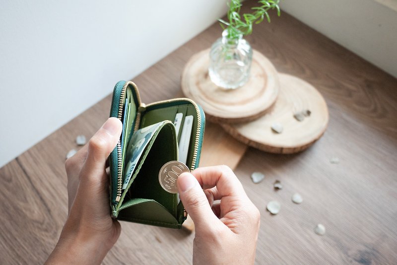 Grass green 5-card L-shaped zipper short clip wallet丨Customized typing丨Japanese and Hong Kong dollars can be put丨Mother's Day gift - Wallets - Genuine Leather Green