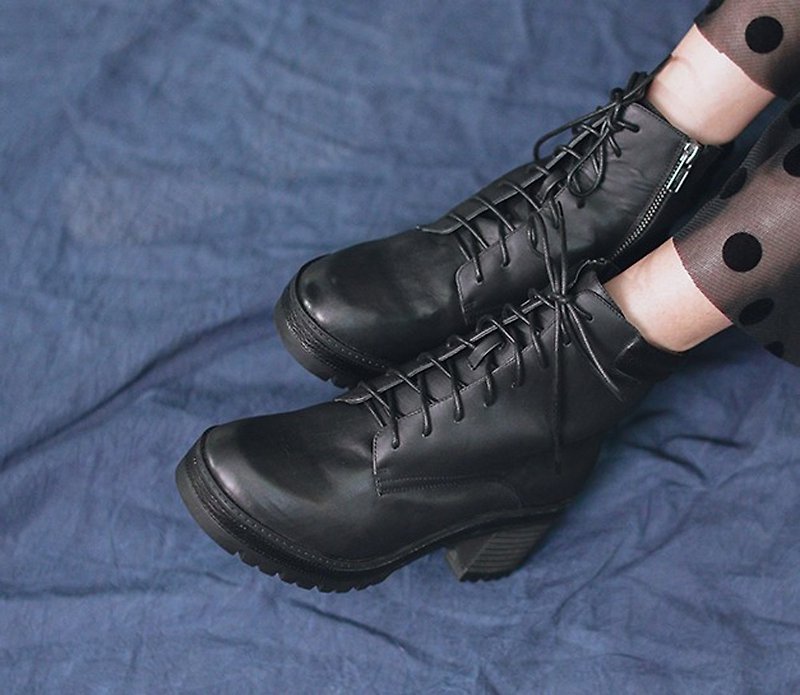 Neutral straps with black leather boots black - รองเท้าบูทยาวผู้หญิง - หนังแท้ สีดำ