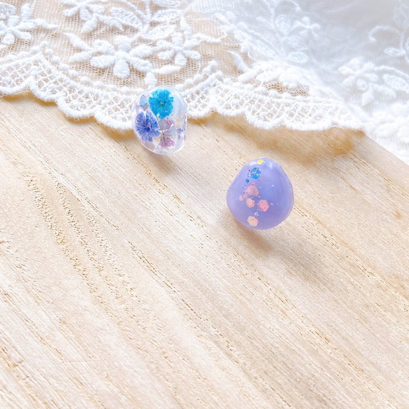 Floral earrings of a Japanese design in minimalism style - ต่างหู - วัสดุอื่นๆ หลากหลายสี