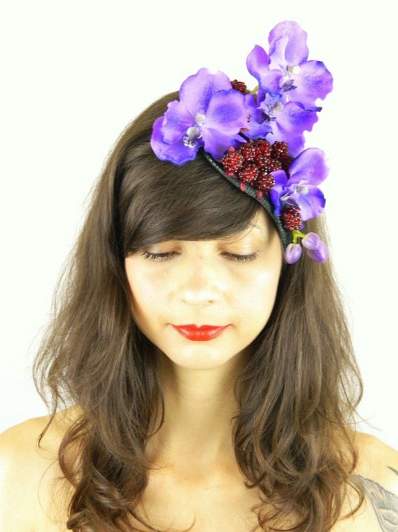 Fascinator Headpiece Feathered with Purple Blue Orchid Cascading and Raspberries - เครื่องประดับผม - วัสดุอื่นๆ สีม่วง