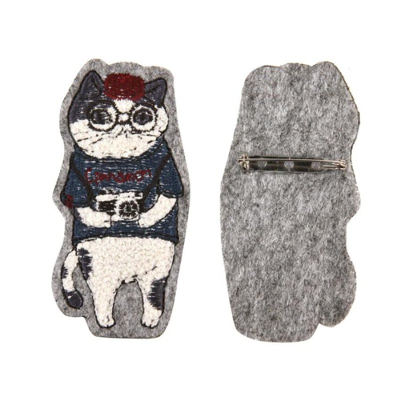 Kusuguru Japan 胸針 別針 日本相良刺繡絨毛立體造型-折耳貓灰色 - 胸針 - 聚酯纖維 灰色