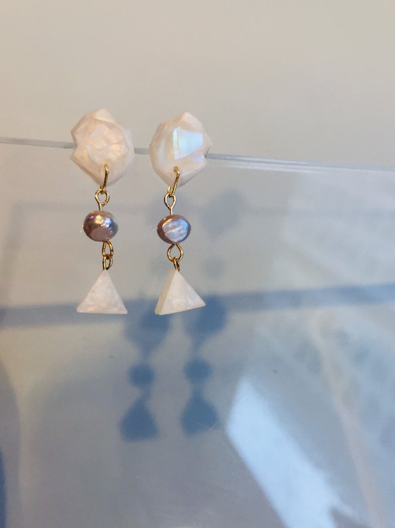 流星幻想系列-白色彗星 耳飾\耳釘 - 耳環/耳夾/耳骨夾 - 樹脂 