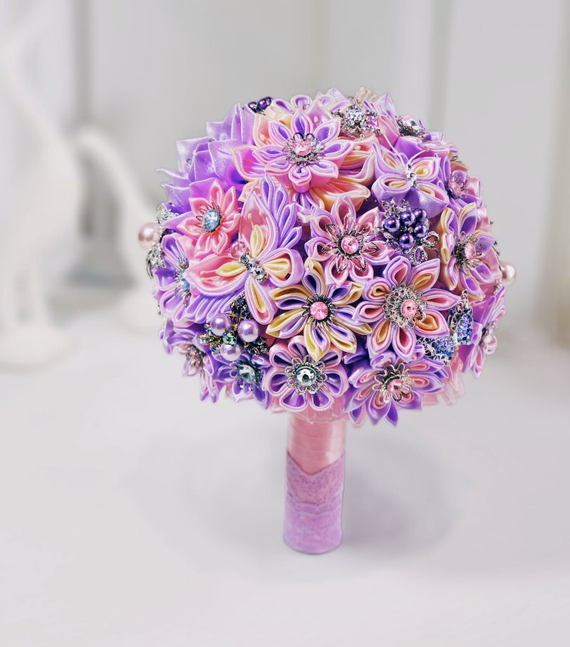 珠寶捧花神話系-春之神粉蝶 手工緞帶水鑽花束(母親節 情人禮物) - 乾燥花/永生花 - 植物．花 粉紅色
