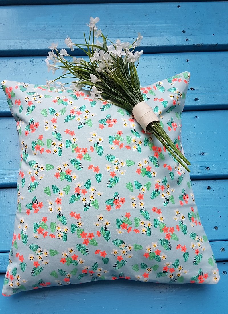 北歐風格特色清新小花葉子淺藍圖案抱枕靠枕靠墊枕套 - 枕頭/咕𠱸 - 棉．麻 白色