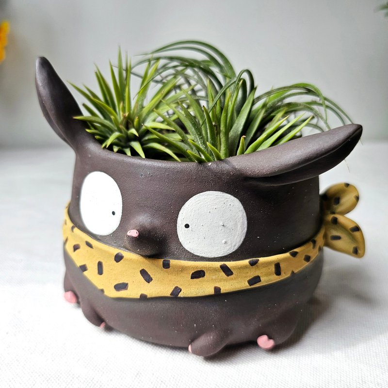 Black pig (P chan) planter. Handmade plant pot with drainage - 盆栽/植栽 - 陶 
