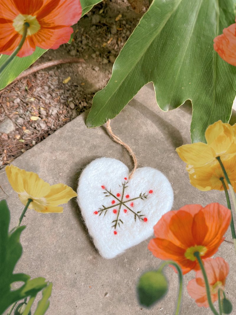 花園哩趣Daily Garden/愛心北歐羊毛氈聖誕掛飾/暖暖上市 - 乾燥花/永生花 - 羊毛 白色