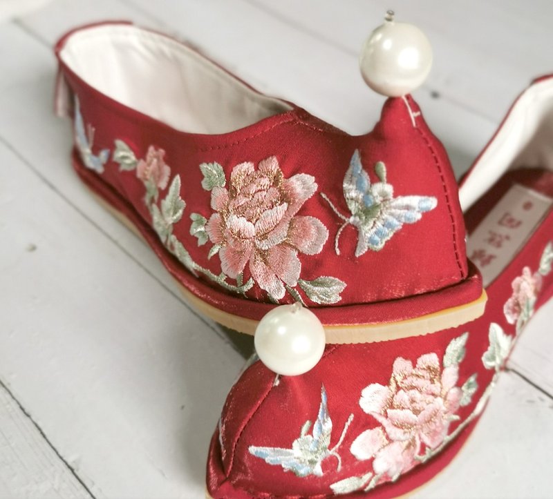 Qianxun handmade custom wedding shoes red bow shoes without pearls and pompoms - อื่นๆ - วัสดุอื่นๆ สีแดง