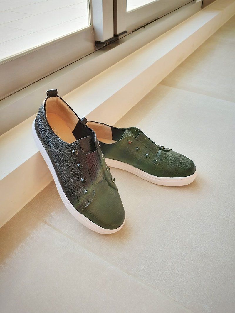 [Japanese sweet] rhinestone leather casual shoes – black