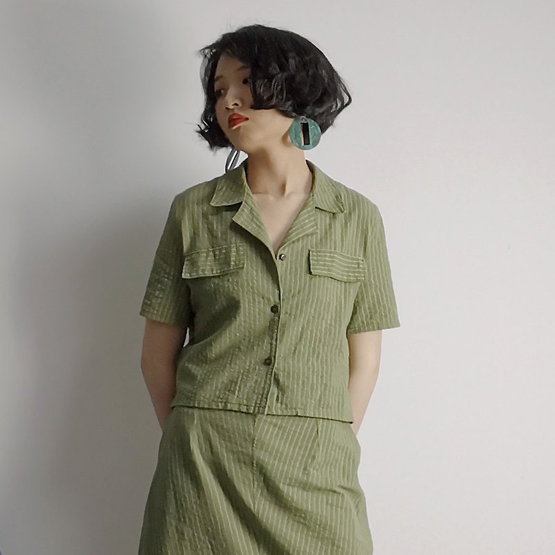P.YELLOW | Summer mustard green literary striped commuter short sleeve - เสื้อผู้หญิง - ผ้าฝ้าย/ผ้าลินิน สีเขียว