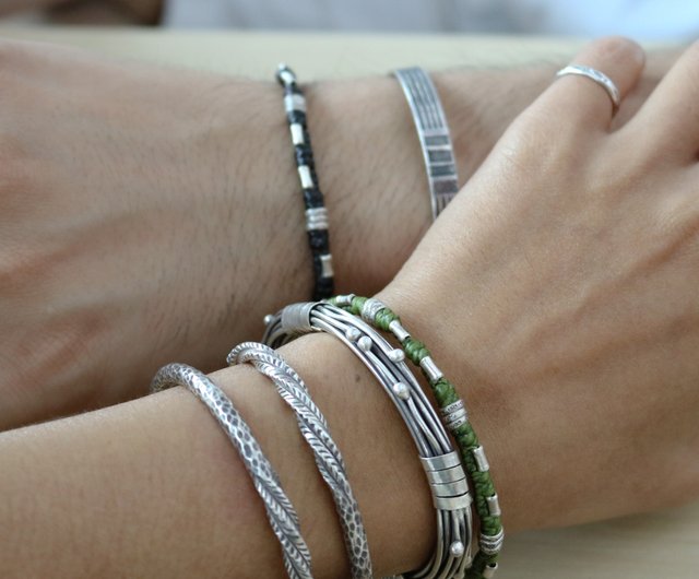 手編みのワックスコードブレスレット、カレンシルバービーズと