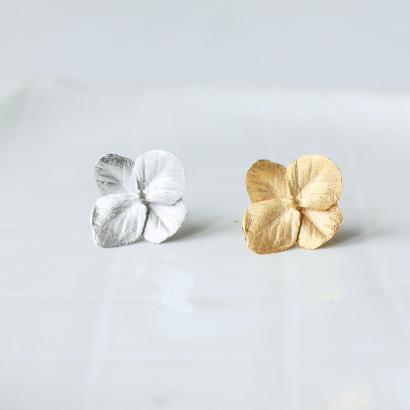 Hydrangea earrings - 耳環/耳夾/耳骨夾 - 純銀 金色